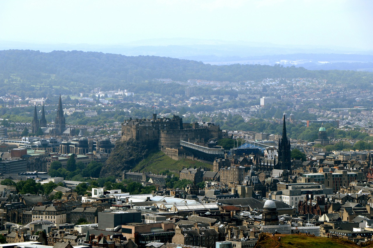 Edinburgh-Travel-Guide-768x576.jpg